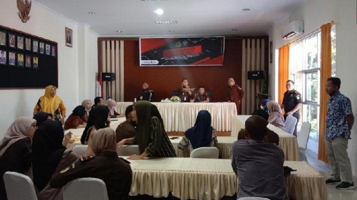 Hukum Menjual HP Sitaan Santri NU Online: Kajian Fiqih, Etika, dan Aspek Hukum Positif