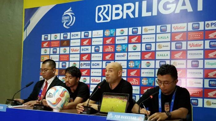 M Arfan minta maaf ke suporter saat konfrensi pers tim PSM Makassar di Stadion Gelora Bj Habibie, Kota Parepare, Sulsel, Jumat (3/11/2023).