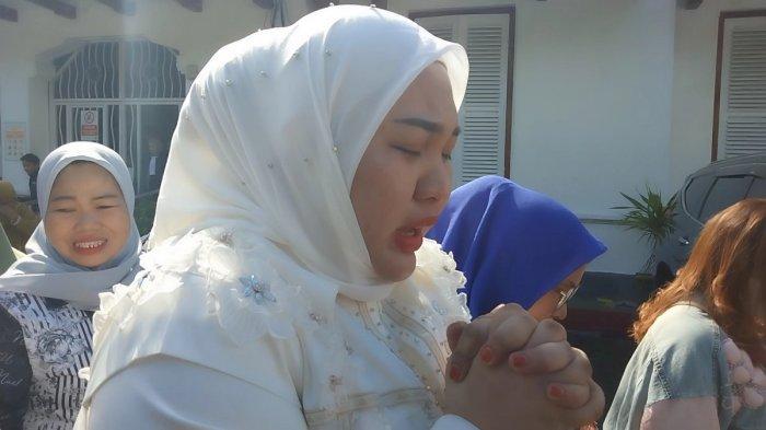 MIRA HAYATI - Terdakwa skincare berbahaya Mira Hayati menjalani sidang tuntutan di Ruang Sidang Letnan Jenderal TNI (Purn) Ali Said, Pengadilan Negeri Makassar, Jl RA Kartini, Kecamatan Ujung Pandang, Makassar, Senin (7/7/2025).