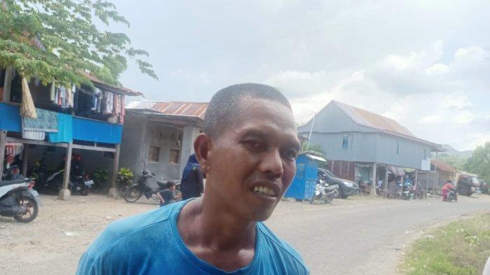 Salah satu pemilik rumah yang dipindahkan lokasinya di Lojie, Desa Bojo, Masdar