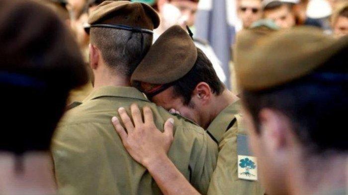 Media Israel mengulas fenomena bunuh diri di kalangan tentara IDF yang ikut perang, bak jerami yang mematahkan punggung unta. (AFP)