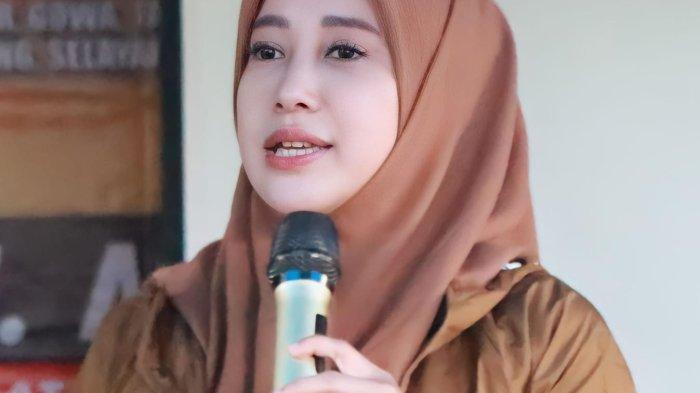 Anggota Dewan Perwakilan Rakyat (DPR) RI Meity Rahmatia (43). Pada Pemilu 2024 ini, Meity Rahmatia mengantongi 97.824 suara, kalahkan perolehan suara pribadi sejumlah petahana di Dapil Sulsel, meliputi Kota Makassar, Gowa, Takalar, Jeneponto, dan Kepulauan Selayar.