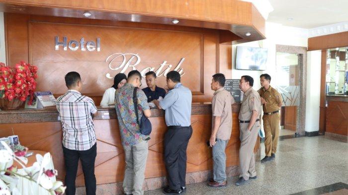 Sasaran operasi gabungan pengawasan orang asing kali ini adalah hotel-hotel yang biasa dijadikan tempat menginap orang asing yang berkunjung di Kabupaten Polewali Mandar.