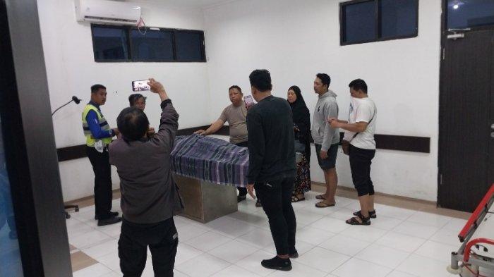 POLISI NARKOBA - Jenazah Ipda Arham di ruang Mayat RSUD Sulthan Dg Radja Bulukumba, Senin (3/2/2025). Ipda Arham anggota Polres Sinjai ini sebelumnya ditangkap kasus narkoba.