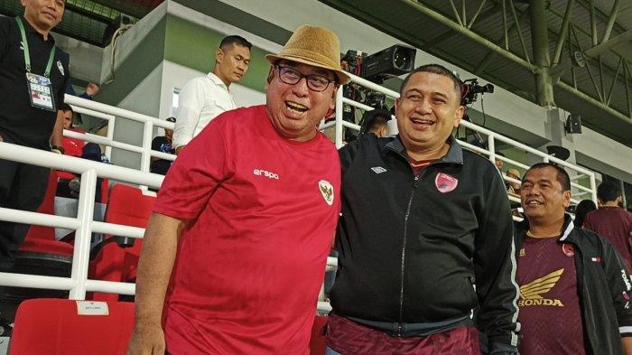 PSM MAKASSAR - Sejumlah figur menyaksikan laga PSM Makassar Vs Persebaya Surabaya di Stadion BJ Habibie Parepare, Jumat (7/3/2025). Wali Kota Makassar Munafri Arifuddin dan Wali Kota Parepare Tasming Hamid hadir di Stadion BJ Habibie begitupun mantan Wali Kota Makassar Ilham Arief Sirajuddin dan Mantan Wali Kota Parepare Taufan Pawe.