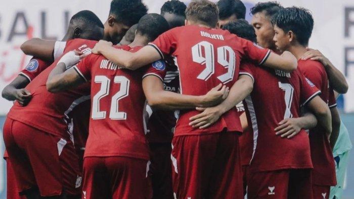 PSM Makassar saat melawan Persis Solo pada pekan pertama Liga 1 2024/2025 di Stadion Batakan, Balikpapan, Kalimantan Timur, Sabtu (10/8/2024). Skuad PSM Makassar musim ini diperkuat 32 pemain.