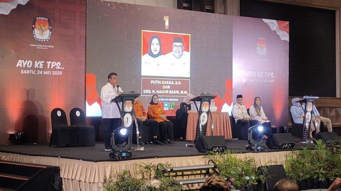 PSU PALOPO - Calon Wali Kota Palopo, Haidir Basir, saat menyampaikan gagasan dalam debat kandidat PSU Pilwali Palopo di Hotel Claro, Jl AP Pettarani, Kota Makassar, Sabtu (17/5/2025). Haidir janjikan 20 persen anggaran untuk sektor kesehatan.