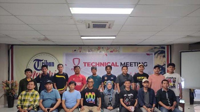 Foto bersama Panitia PSM CUP U-15 bersama pelatih tim peserta di Kantor Tribun Timur, Jl Cendrawasih, Kota Makassar, Jumat (7/6/2024).