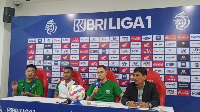 PSM VS PERSEBAYA -  Pelatih Persebaya, Paul Munster saat press conference usai laga PSM Makassar Vs Persebaya Surabaya di Stadion Gelora BJ Habibie, Jumat (7/3/2025). Paul mengakui beruntung bisa dapat 3 poin di markas PSM.