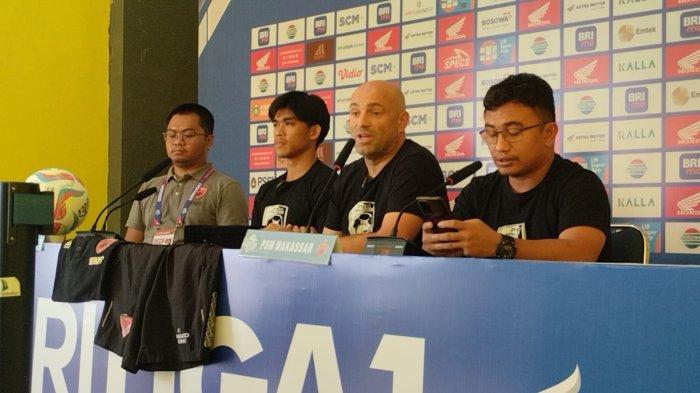 Pelatih PSM Makassar Bernardo Tavares dan Rizky Eka saat konferensi pers, Kamis (14/9/2023).