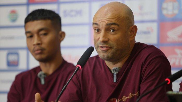 Pelatih PSM Makassar Bernardo Tavares kecewa atas kekalahan timnya dari Dewa United pada pekan kedua Liga 1 2023/2024, Sabtu (8/7/2023) sore.