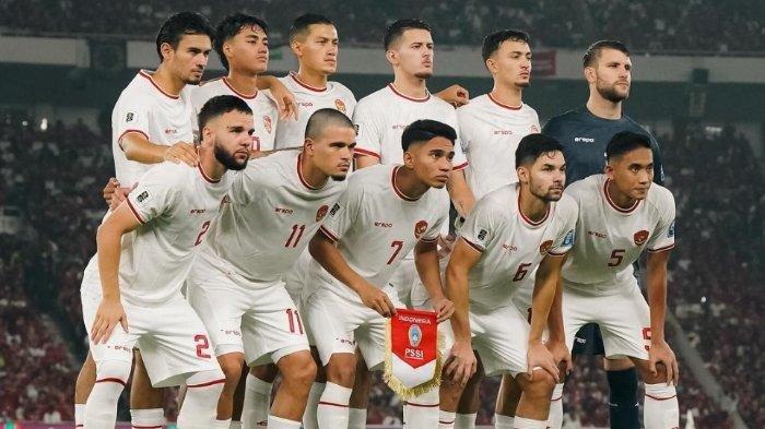 Pemain Timnas Indonesia berfoto sebelum pertandingan grup C Kualifikasi Piala Dunia 2026, September 2024. Perbandingan nilai skuad Timnas Indonesia dengan China menjelang laga Kualifikasi Piala Dunia 2026 Zona Asia. Garuda dua kali lipat lebih unggul. 
