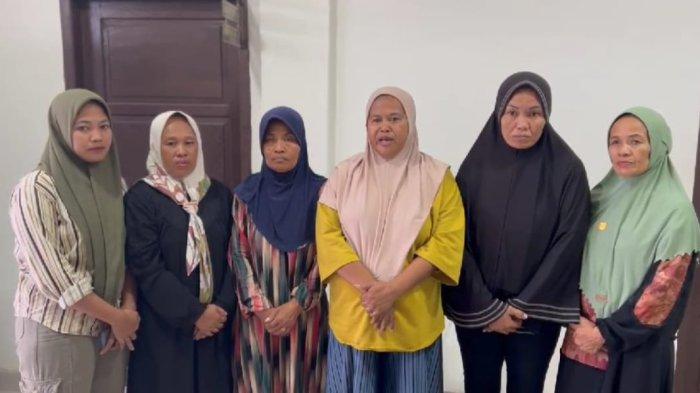 Pemeran video viral tenggak miras di atas panggung sampaikan permintaan maaf di Mapolres, Jl Pelita, Kecamatan Binamu, Kabupaten Jeneponto, Sulawesi Selatan (Sulsel) Jumat (26/7/2024)