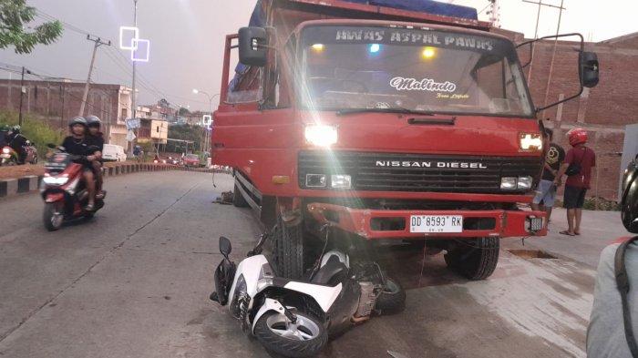 Penampakan kendaraan sepeda motor milik Aipda Yunus, Anggota Satlantas Polres Wajo yang meninggal usai mengalami kecelakaan di Jl Sawerigading, Pattirosompe, Kabupaten Wajo, Sulawesi Selatan (Sulsel), Senin (23/10/23).