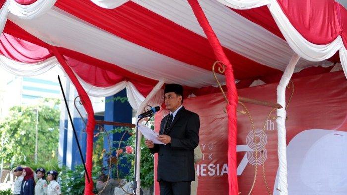 Rektor Universitas Bosowa Prof Batara Surya bertindak sebagai Inspektur Upacara pada pelaksanaan Upacara Bendera Merah Putih dalam rangka memperingati Hari Ulang Tahun (HUT) ke-78 Republik Indonesia.
