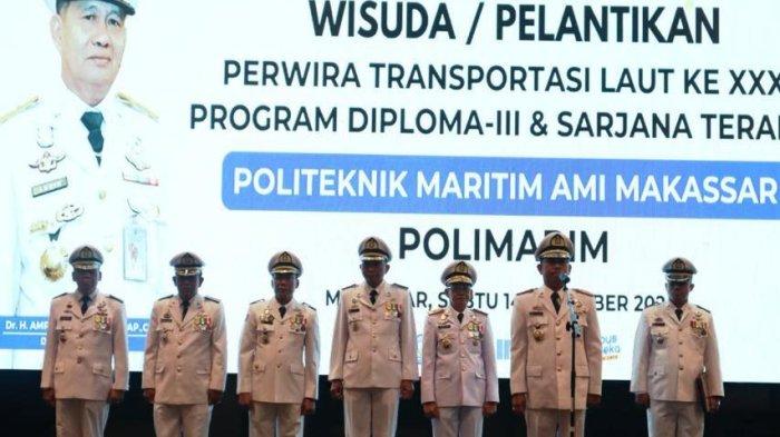 Politeknik Maritim AMI Makassar (Polimarim) menggelar Upacara Pelantikan/Wisuda Perwira Transportasi Laut ke-35 di Phinisi Ballroom, Hotel Claro, Jl AP Pettarani, Sabtu (14/12/2024).