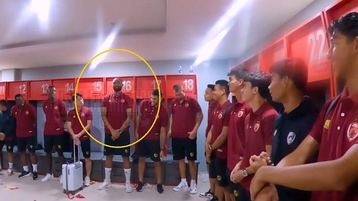 Potongan video saat Yuran Fernandes 'pamit' ke para pemain PSM Makassar.