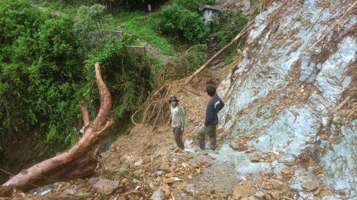 Potret Desa Lambanan, Kecamatan Latimojong, Kabupaten Luwu, Sulsel pasca longsor. Hingga kini, jalan hanya bisa dilalui roda dua.