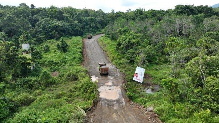 Potret proyek jalan hibah penunjang kelapa sawit di Kabupaten Luwu Timur, Sulawesi Selatan