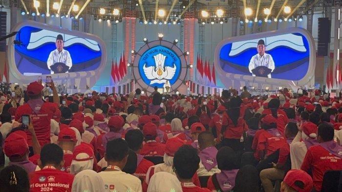 Presiden Prabowo Subianto merealisasikan janji kampanye Pilpres 2024 dengan mengumumkan kenaikan kesejahteraan bagi para guru berstatus ASN dan non-ASN se-Indonesia. Hal itu disampaikan Prabowo saat menghadiri puncak peringatan Hari Guru Nasional di Velodrome, Jakarta, pada Kamis (28/11/2024). 