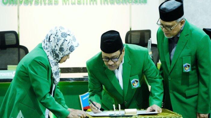 Guru besar ilmu hukum Universitas Muslim Indonesia (UMI) Makassar, Prof Dr H Hambali Thalib, SH MH, Senin (30/9/2024) pukul 14.00 Wita, resmi dilantik menjadi Pelaksana Tugas Rektor UMI.
