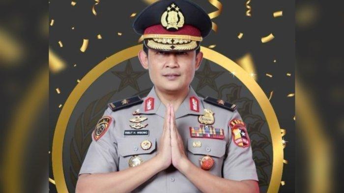 Irjen Pol Ribut Hari Wibowo, S.H., S.I.K. saat masih berpangkat Brigjen. Berdasarkan Surat Telegram Nomor: ST/1554/KEP/2024 per tanggal 26 Juli 2024, Ribut Hari Wibowo naik pangkat jadi Irjen atau Jenderal Bintang 2.
