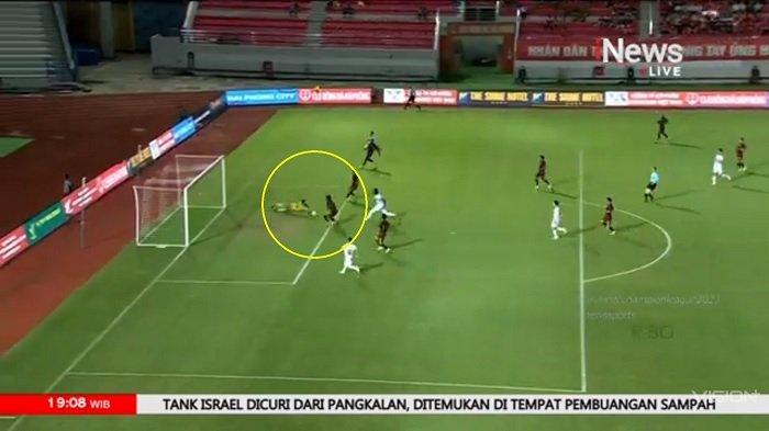 Proses gol bunuh diri Erwin Gutawa pada laga Hai Phong FC vs PSM Makassar pada fase grup AFC Cup 2023/2024, Kamis (21/9/2023).