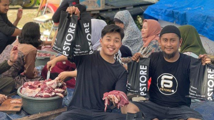 Pstore Makassar membagikan kurang lebih 400 kilogram daging kurban kepada masyarakat Toddopuli dan sekitarnya.
