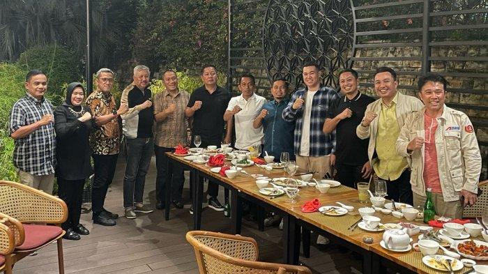 RUSDI MASSE - Ketua DPW Nasdem Sulsel Rusdi Masse kumpulkan Kepala Daerah Terpilih jelang pelantikan, Senin (17/2/2025). Rusdi Masse harap kepala daerah terpilih jagoan Partai NasDem jalankan amanah dengan baik.
 