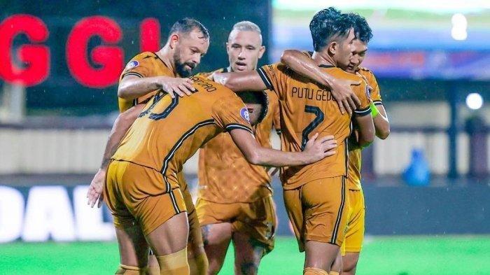 Pemain Bhayangkara FC, Radja Nainggolan dan kawan-kawan. Laga penghakiman Liga 1 pada pekan 30 untuk Persikabo dan Bhayangkara FC, sekali mereka kalah langsung terdepak dari kasta tertinggi 