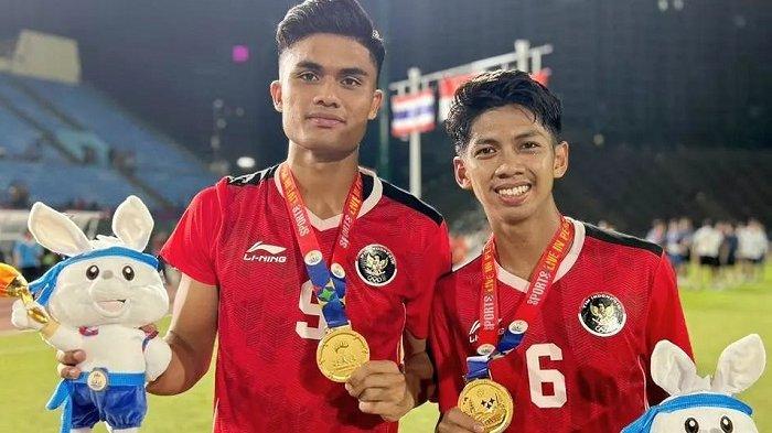 Ramadhan Sananta berpisah dengan PSM Makassar menuju Persis Solo sementara Ananda Raehan bertahan dengan durasi kontrak 3 tahun.