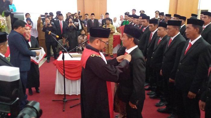 Rapat paripurna telah resmi melantik 35 anggota DPRD Kabupaten Luwu, Sulawesi Selatan, Senin (2/9/2024).