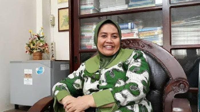 Ratnawati Arif, perempuan pertama terpilih jadi calon Bupati Sinjai suara terbanyak. Ia istri pengusaha Migas sukses di Sinjai H Guntur. 