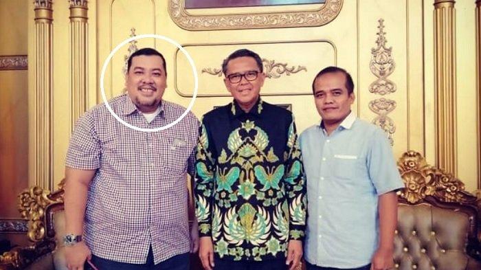 Penglima tim dozer Rully Rozano menemui gubernur Sulsel 2018-2021, Nurdin Abdullah. 