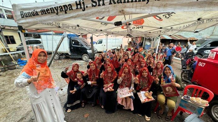 Anggota DPRD Sulsel dan Caleg DPR RI, Sri Rahmi saat kampanye di Kelurahan Tabaringan, Kecamatan Ujungtanah, Makassar, Sulsel, Jumat (12/1/2024).