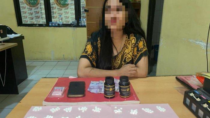 Satuan Reserse Narkoba Polres Luwu, Sulawesi Selatan meringkus AN (23) seorang ibu rumah tangga asal Dusun To'lemba, Desa Babang, Kecamatan Larompong Selatan.
