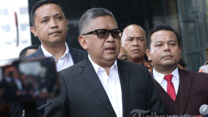 RENCANA OTT HASTO - Sekjen PDI Perjuangan Hasto Kristiyanto saat tiba di Gedung KPK untuk menjalani pemeriksaan di Jakarta, Selasa (20/8/2024) lalu. KPK ternyata hendak OTT Hasto di 2020 namun digagalkan Eks Ketua KPK Firli Bahuri.