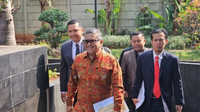 Sekretaris Jenderal (Sekjen) PDI-P Hasto Kristiyanto memenuhi panggilan Komisi Pemberantasan Korupsi (KPK) untuk menjalani pemeriksaan, Senin (10/6/2024)
