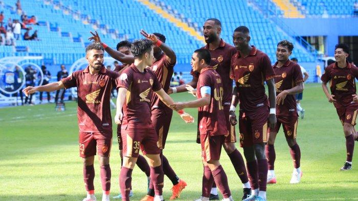 Selebrasi bersama PSM Makassar setelah Kenzo Nambu cetak gol kedua lawan Persita Tangerang di Stadion Batakan, Minggu (4/2/2024).