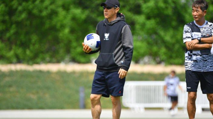 Ketua Umum PSSI, Erick Thohir memberi sinyal kuat bahwa Shin Tae-yong bakal diperpanjang kontraknya sebagai pelatih di tim Merah Putih.