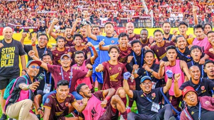 Skuad PSM Makassar saat juara Liga 1 musim 2022 / 2023. PSM Makassar kini mengincar tiga pemain asing baru di Liga 1.