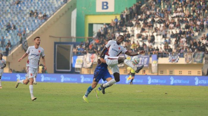 Striker PSM Makassar, Adilson Silva saat lawan Persib Bandung di Piala Presiden 2024 di Stadion Si Jalak Harupat, Kabupaten Bandung, Jawa Barat, Jumat(11/7/2024).