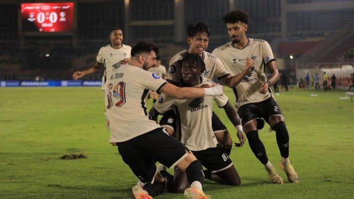 Striker PSM Makassar, Balotelli