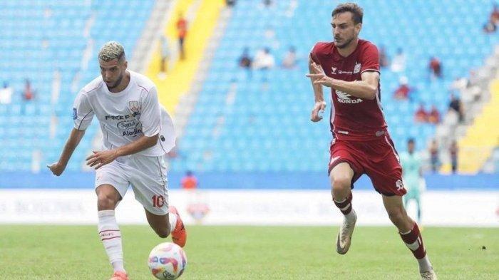 Striker PSM Makassar Nermin Haljeta. Nermin Haljeta absen mencetak gol tiga laga terakhir PSM Makassar.