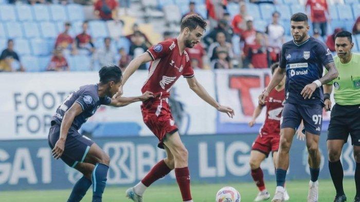 Striker PSM Makassar, Nermin Haljeta saat lawan Borneo FC di Stadion Batakan, Balikpapan, Kalimantan Timur, Senin (2/12/2024).