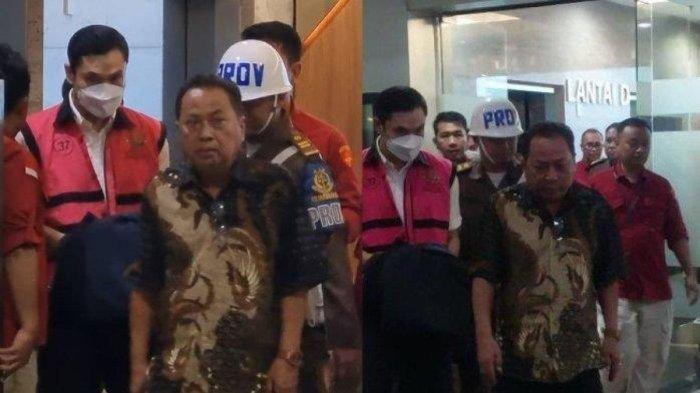 Suami Sandra Dewi, Harvey Moeis keluar dari Gedung Kejaksaan Agung (Kejagung) mengenakan rompi tahanan, Rabu (28/3/2024).