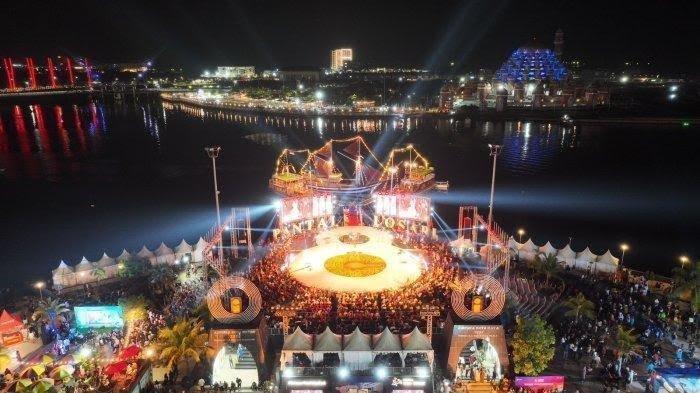 Suasana Makassar International Eight Festival and Forum (F8) 2023 di Anjungan Pantai Losari.