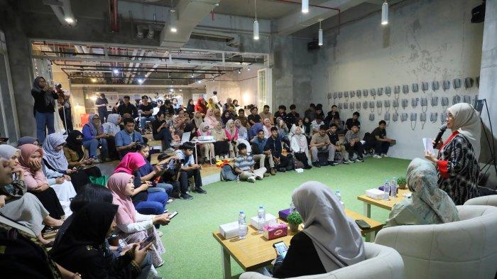 TALKSHOW KEKERASAN SEKSUAL – Suasana Talkshow  dan Kampanye Publik Makassar Darurat Kekerasan Seksual, Siapa Bertanggung Jawab? di Bikin-bikin Creative Hub, Nipah Park, Makassar, Jumat (23/5/2025). Wakil Wali Kota Makassar, Aliyah Mustika Ilham, hadir mengajak ajak warga Makassar khususnya korban berani bicara dan lawan kekerasan seksual.