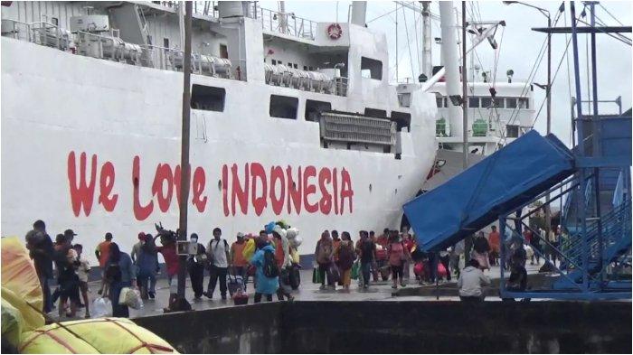 PELABUHAN PAREPARE - Suasana di Pelabuhan Nusantara, di Parepare, Sulsel, Jumat (21/3/2025). Sebanyak 4 kapal yang mengangkut pemudik berlabuh pada hari ini.
