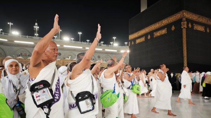 JAMAAH HAJI - Suasana pelaksanaan thawaf dalam Musim Haji 2025. Thawaf merupakan salah satu rukun haji